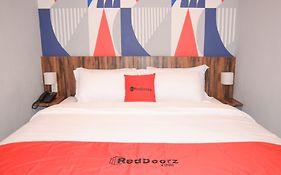 Reddoorz Plus Near Unimed Medan